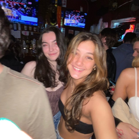 Meet your Posher, Ariana - Picture 3 of 3